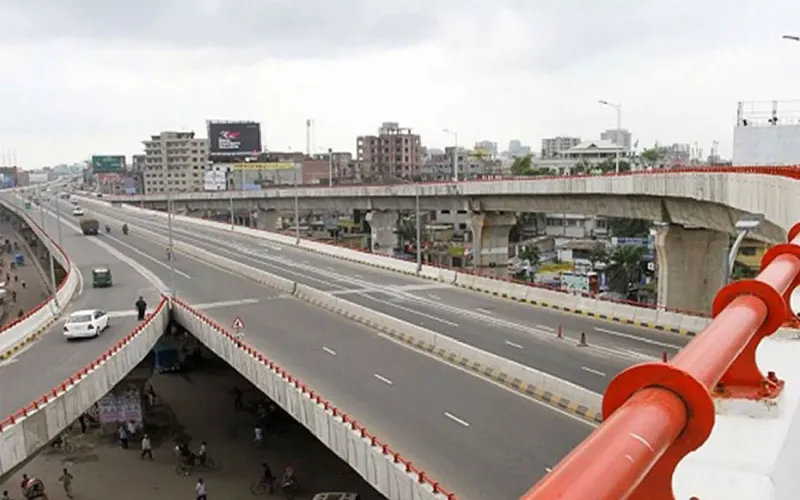 হানিফ ফ্লাইওভারে বাস-সিএনজি সংঘর্ষে নিহত ২, আহত ১